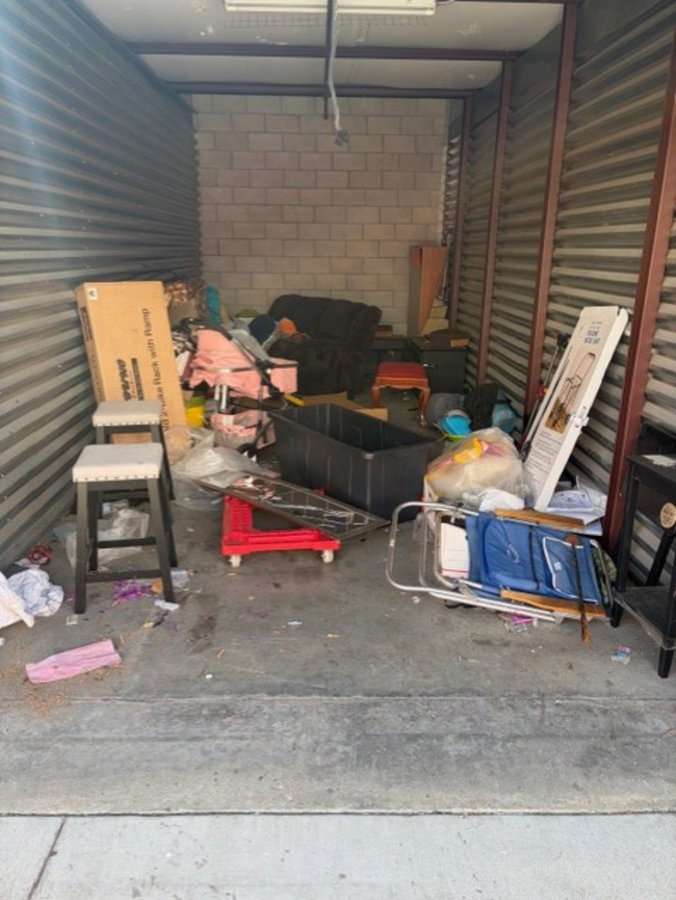 10 x 25 storage unit in Vista, CA