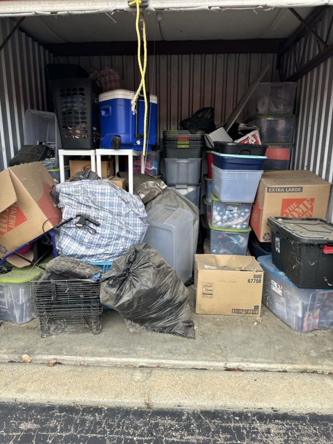 10 x 10 storage unit in Madison Heights, MI