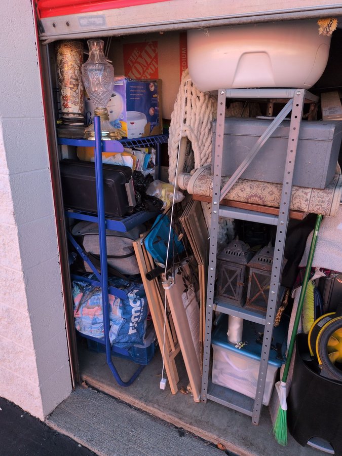 10 x 15 storage unit in Madison Heights, MI