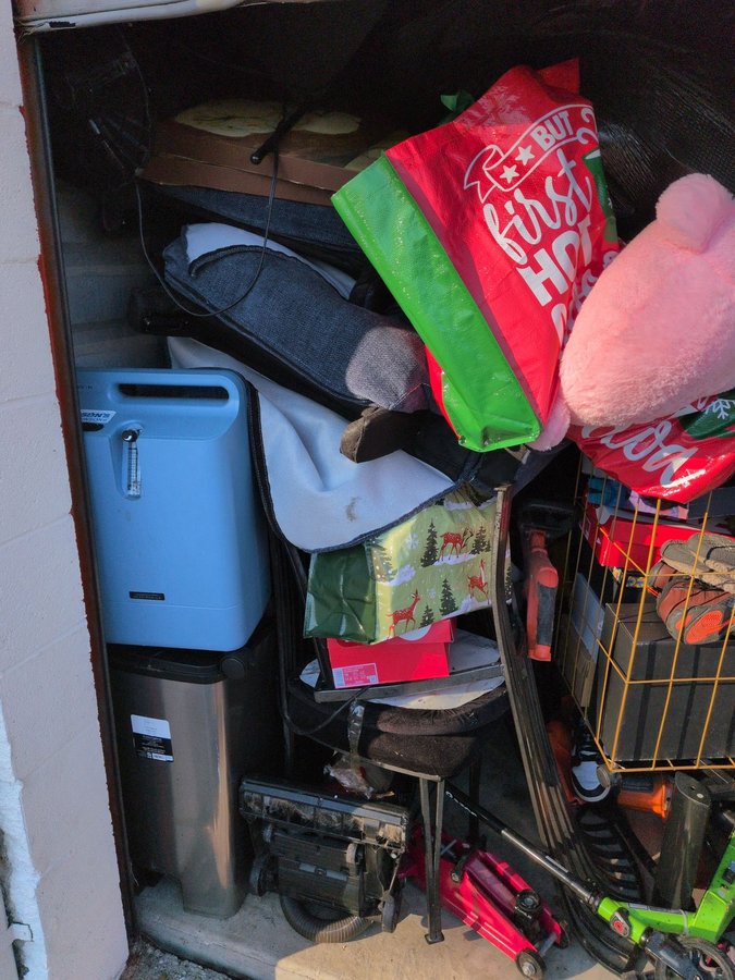 10 x 10 storage unit in Madison Heights, MI