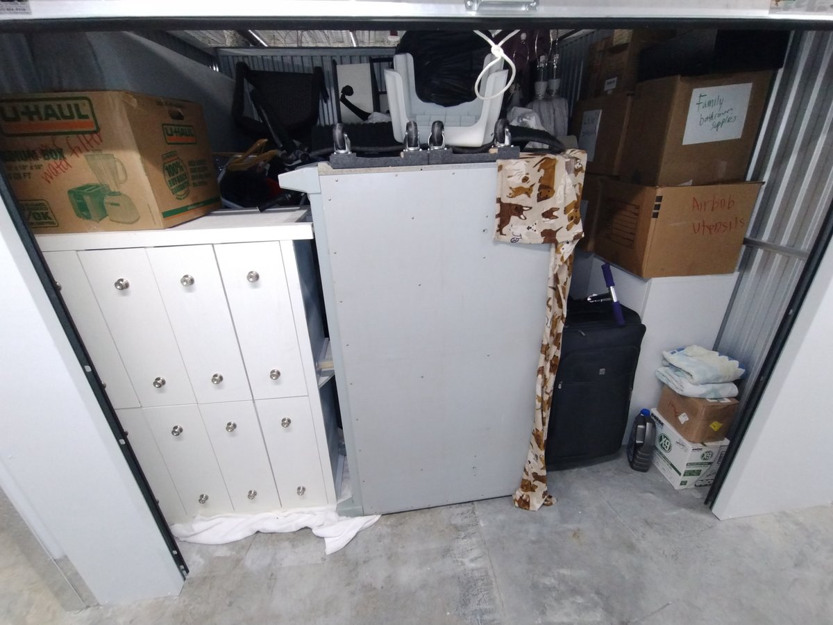 10 x 10 storage unit in Miami, FL