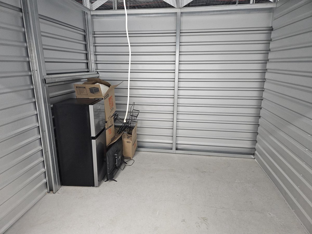 10 x 10 storage unit in Bradenton, FL