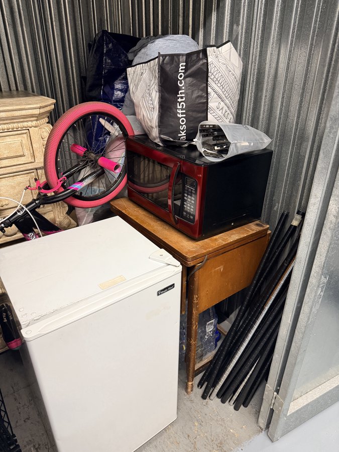 5 x 5 storage unit in Cerritos, CA