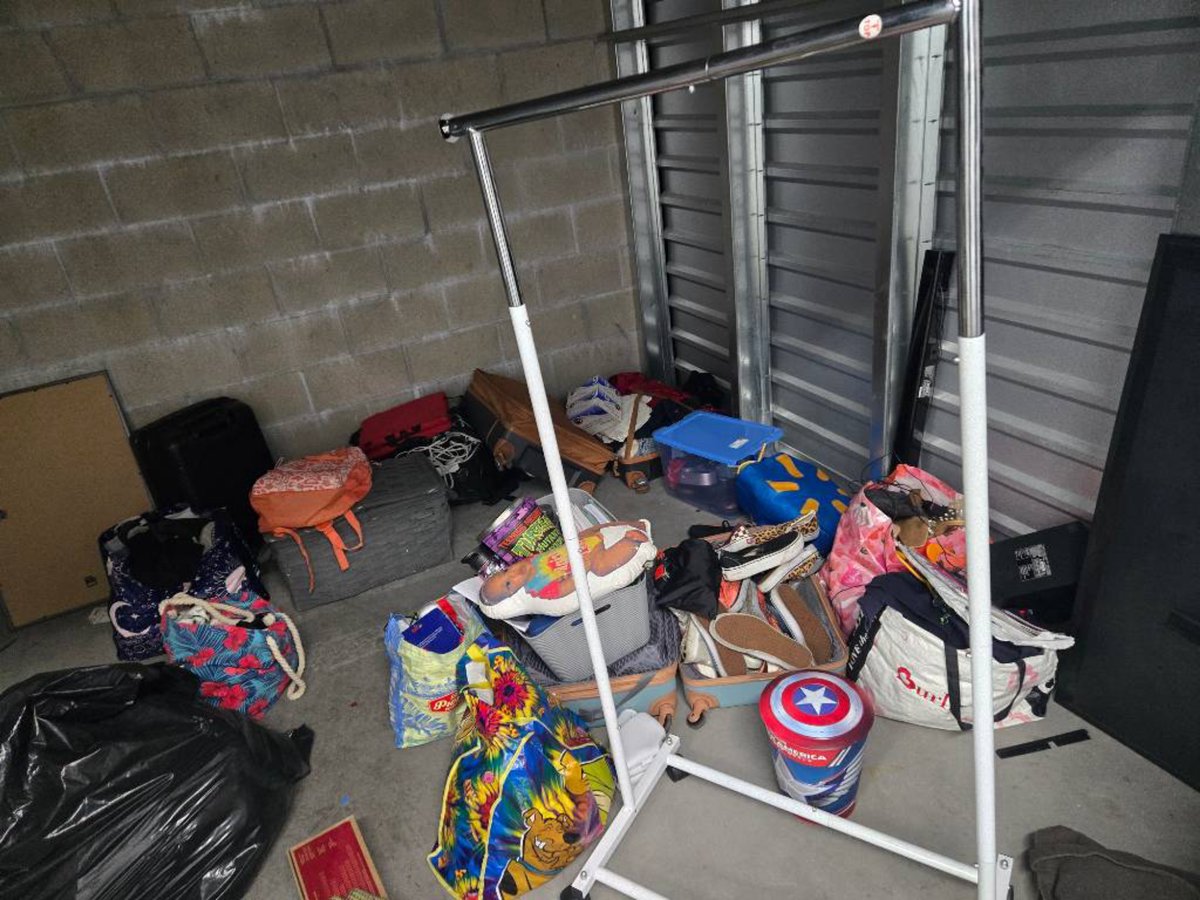 10 x 10 storage unit in Los Angeles, CA