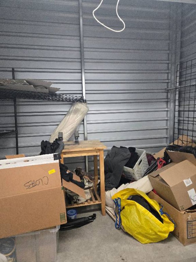 10 x 5 storage unit in Los Angeles, CA