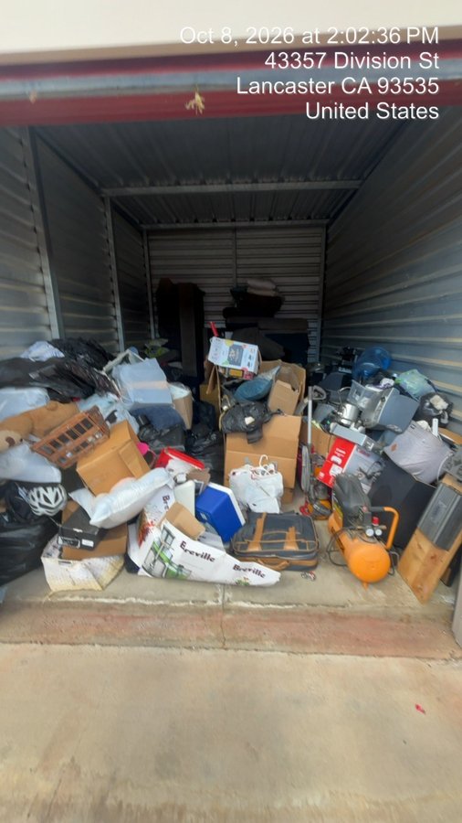 10 x 15 storage unit in Lancaster, CA