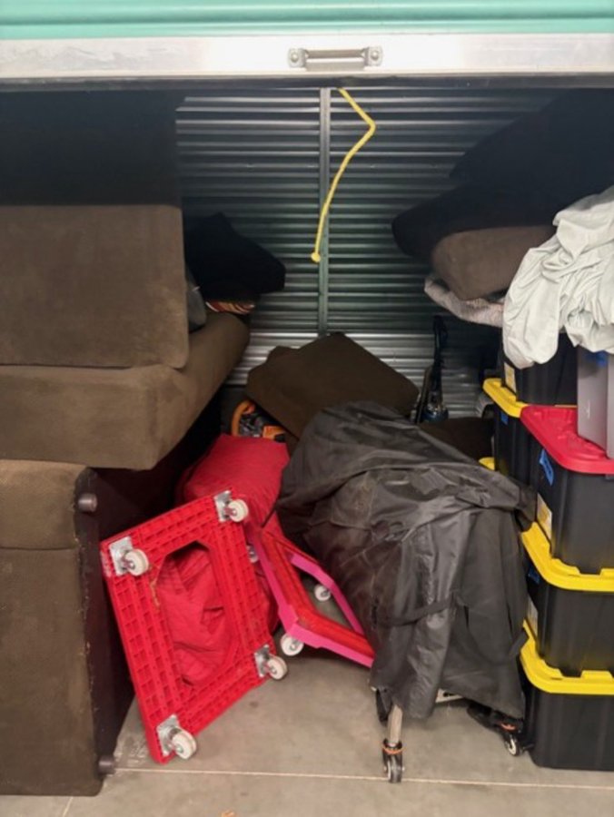 10 x 10 storage unit in Vista, CA