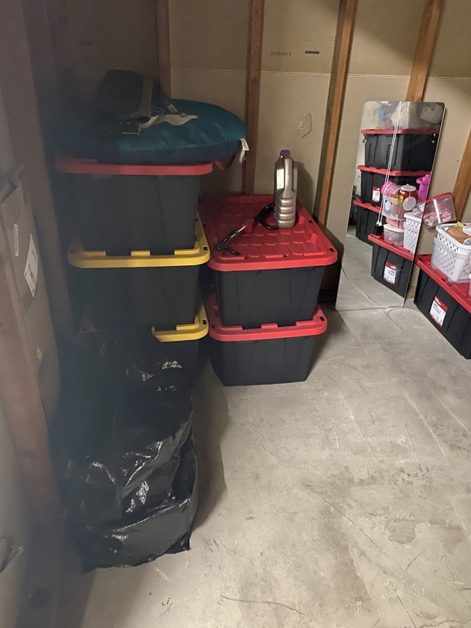 10 x 10 storage unit in Vista, CA