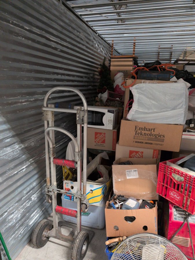 10 x 20 storage unit in Madison Heights, MI