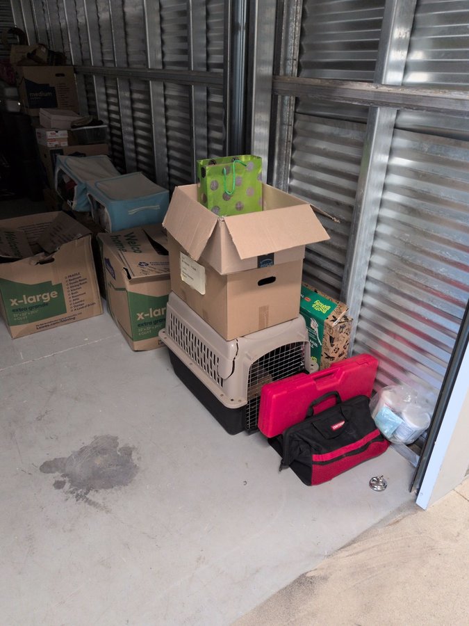 10 x 25 storage unit in Madison Heights, MI