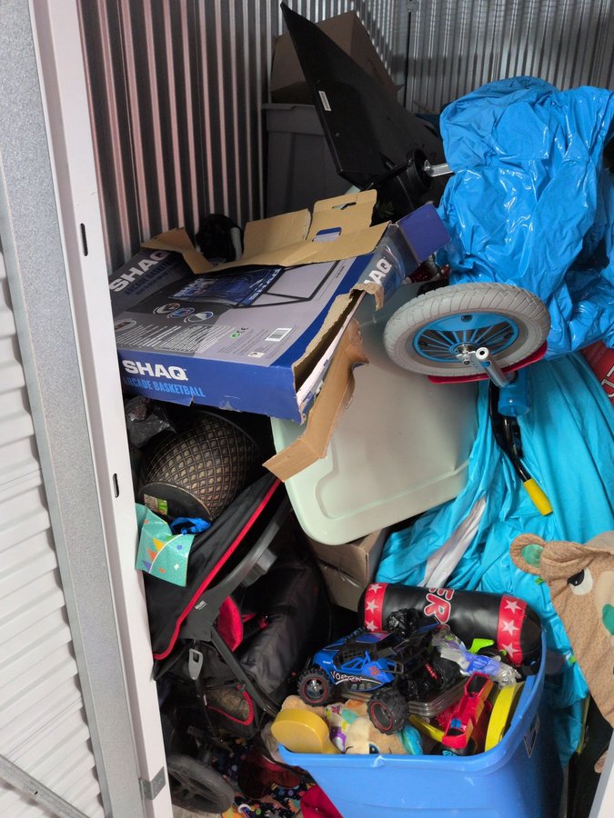 5 x 10 storage unit in Madison Heights, MI