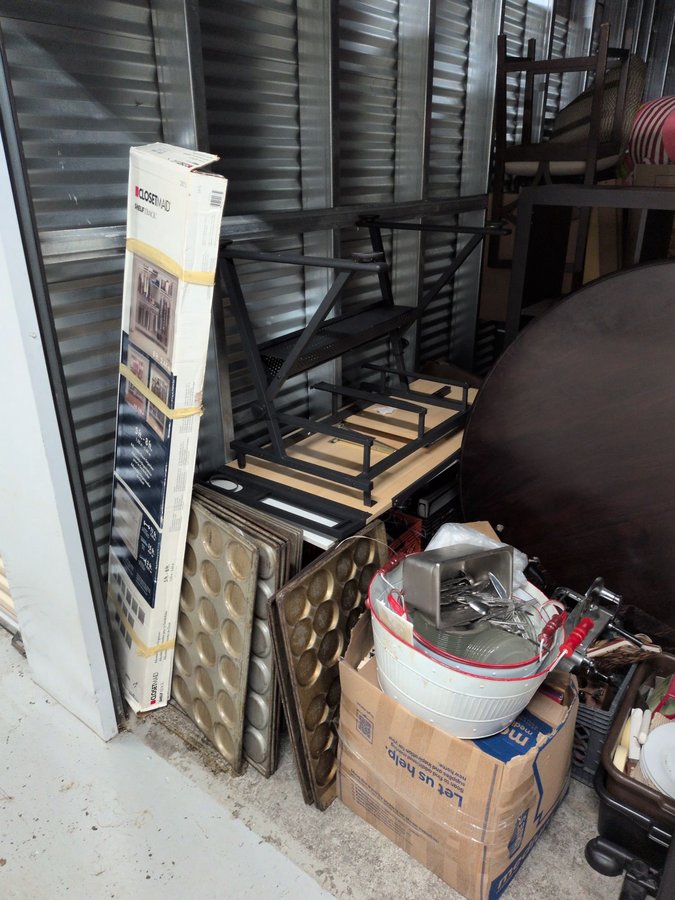 10 x 30 storage unit in Madison Heights, MI
