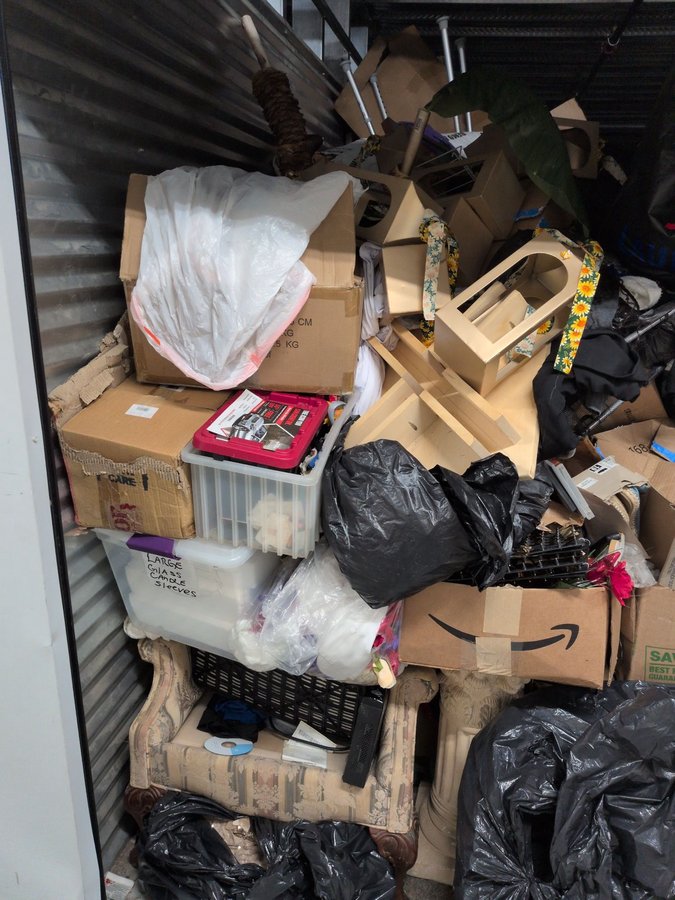 10 x 25 storage unit in Madison Heights, MI