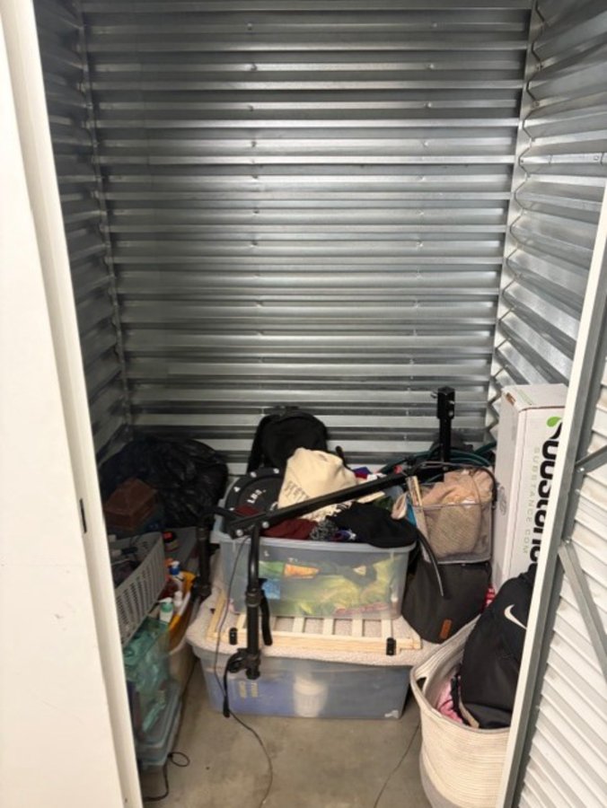 5 x 5 storage unit in Vista, CA