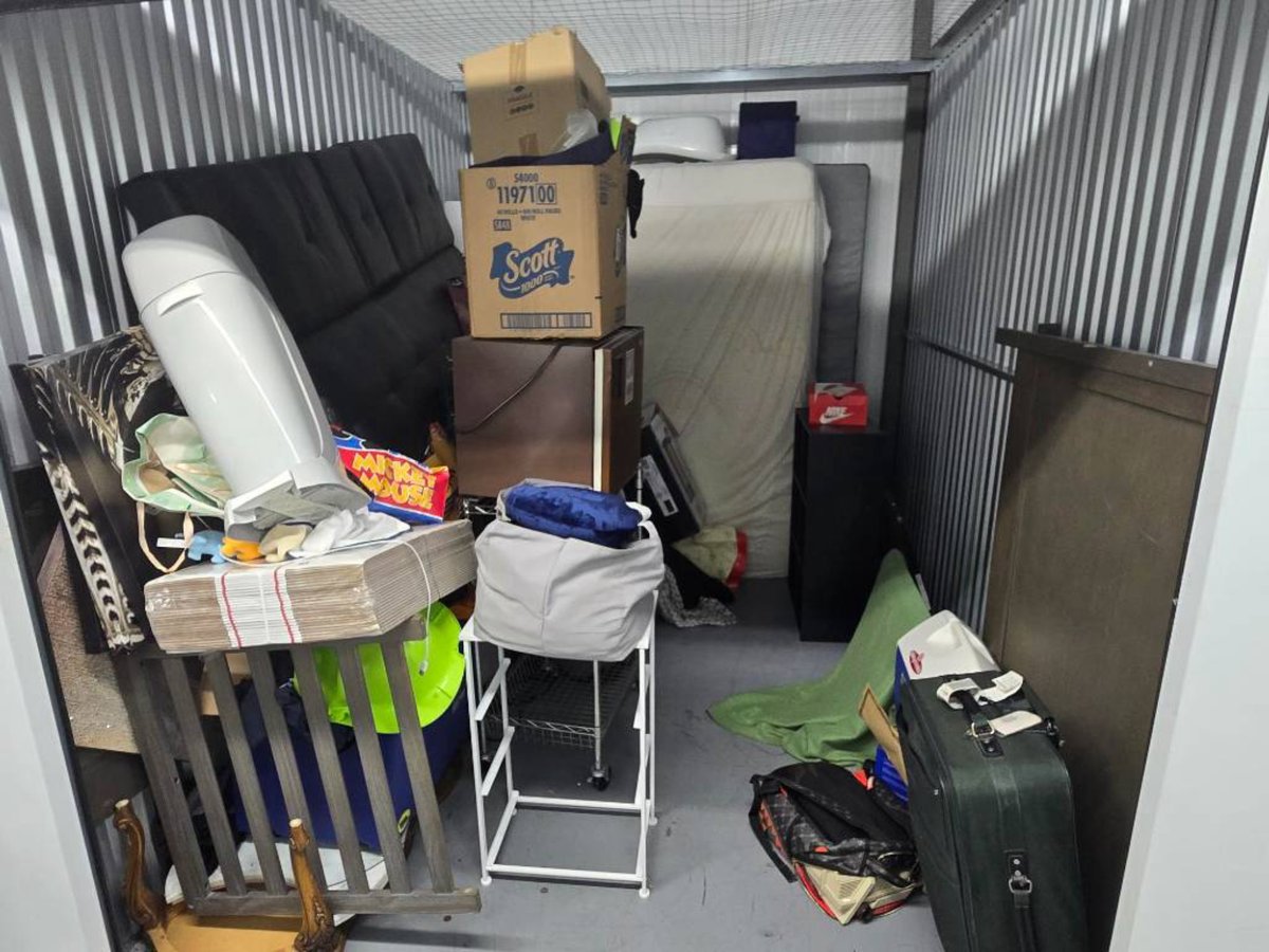 7 x 10 storage unit in Country Club Hills, IL