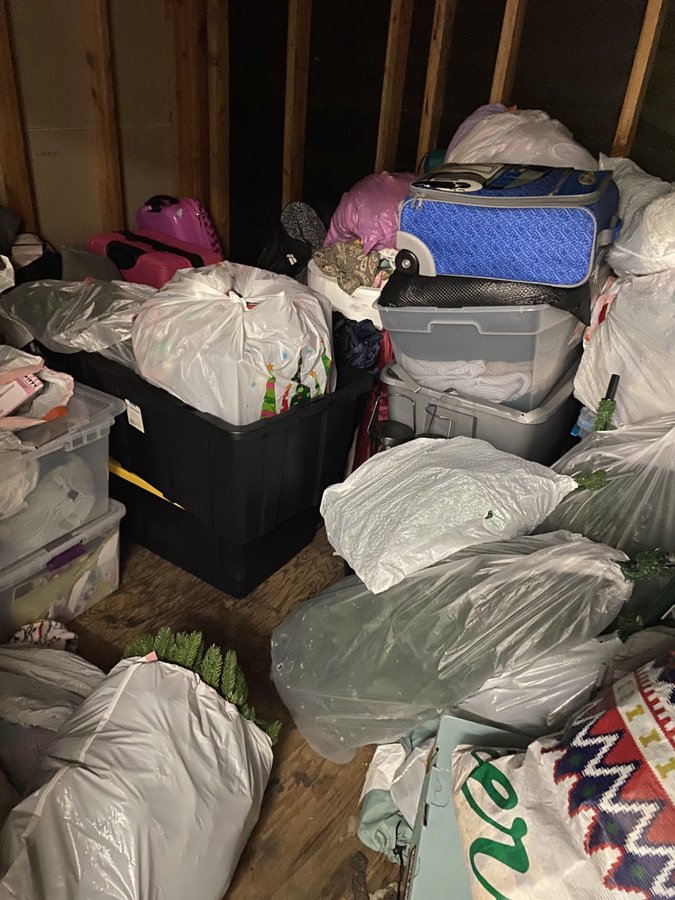 10 x 10 storage unit in Vista, CA