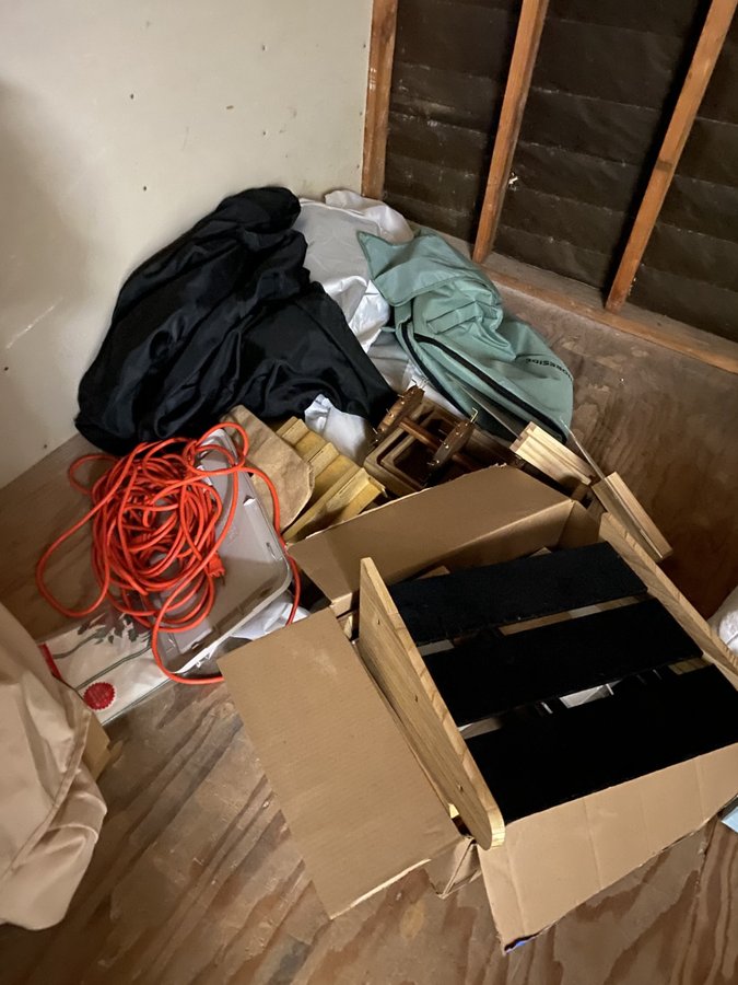 10 x 10 storage unit in Vista, CA