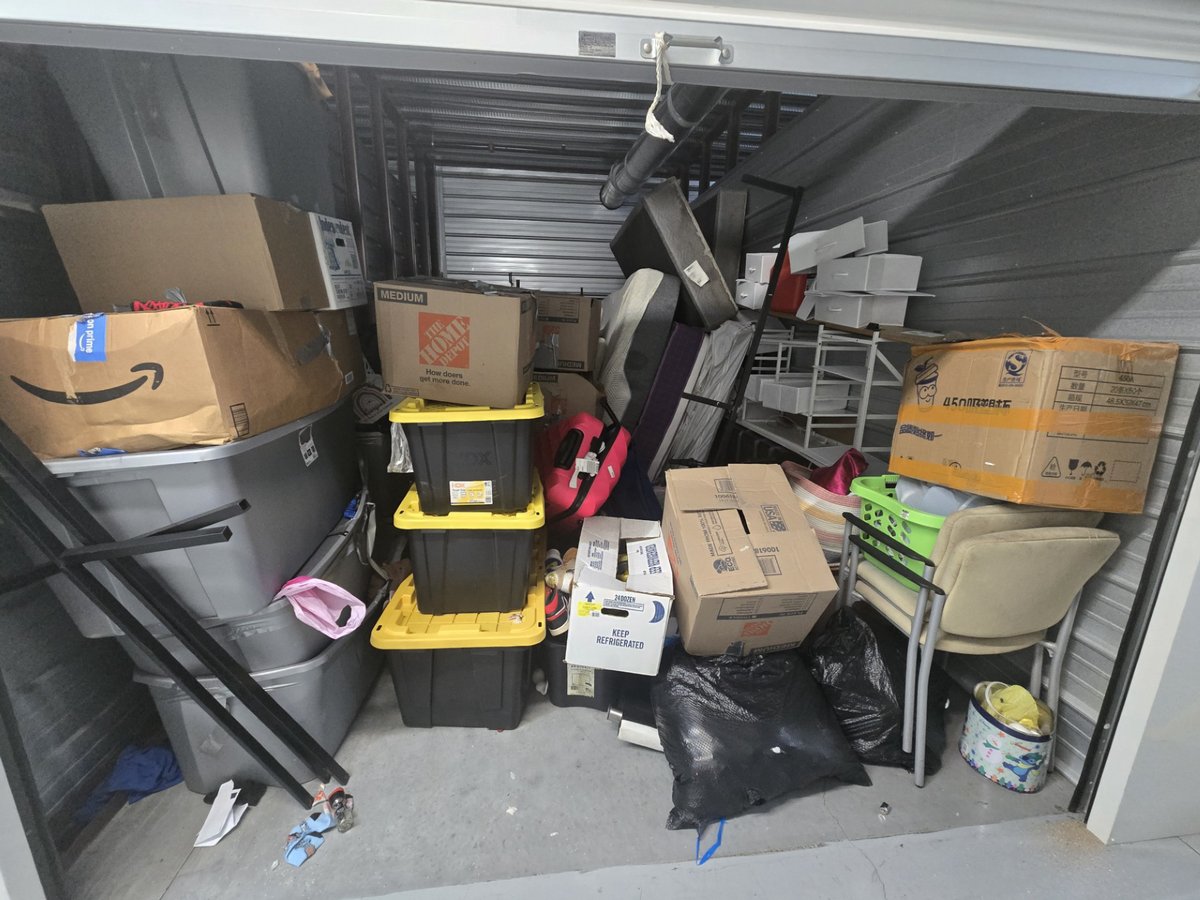 10 x 20 storage unit in Jacksonville, FL