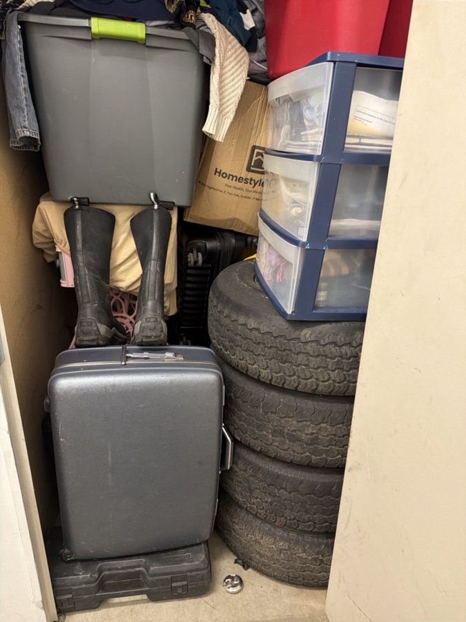 5 x 10 storage unit in Coon Rapids, MN