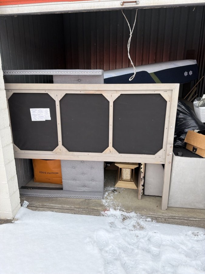 10 x 10 storage unit in Troy, MI