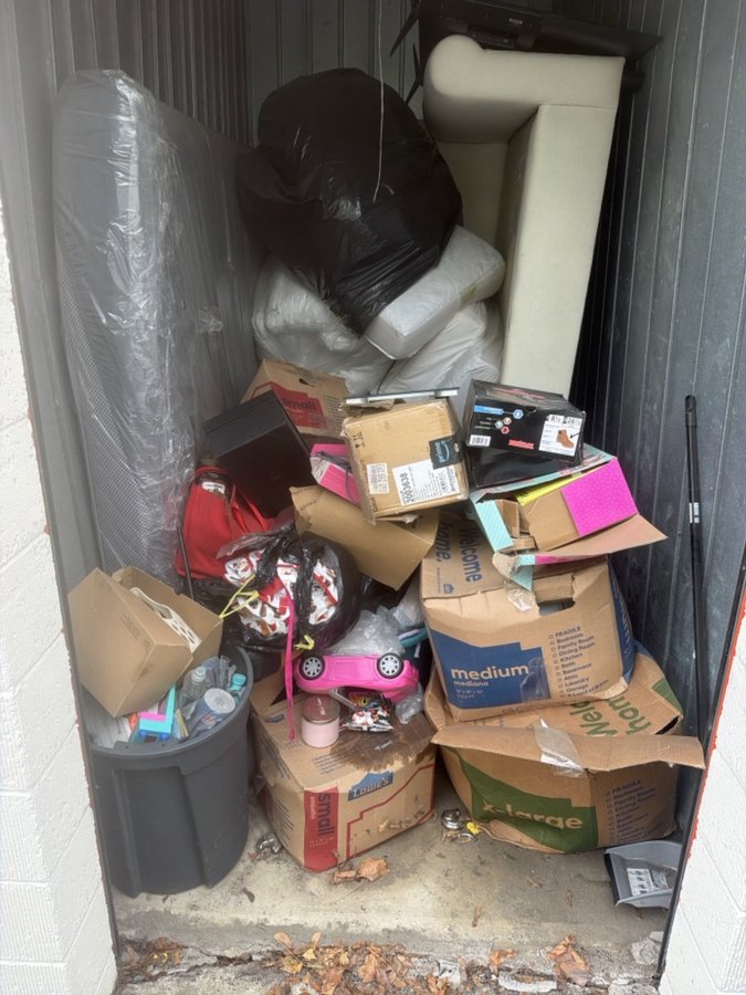 5 x 10 storage unit in Troy, MI