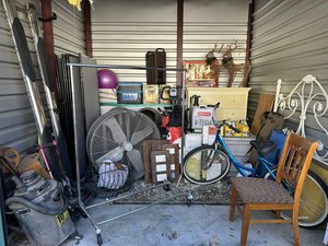 10 x 10 unit in Cumming