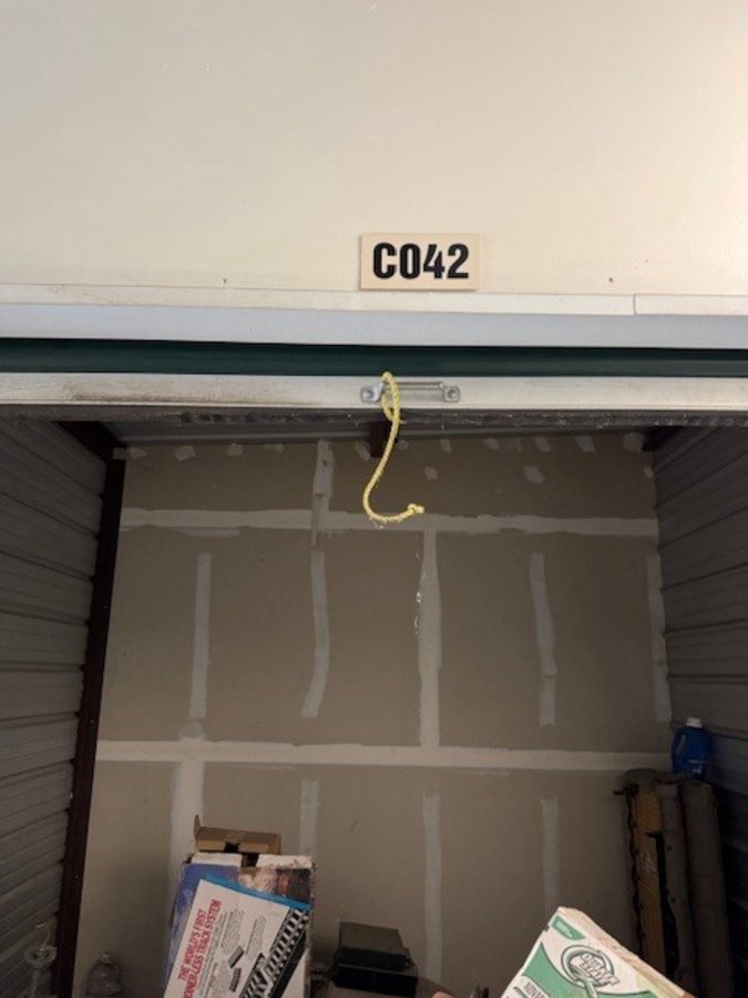 10 x 10 storage unit in Ceres, CA