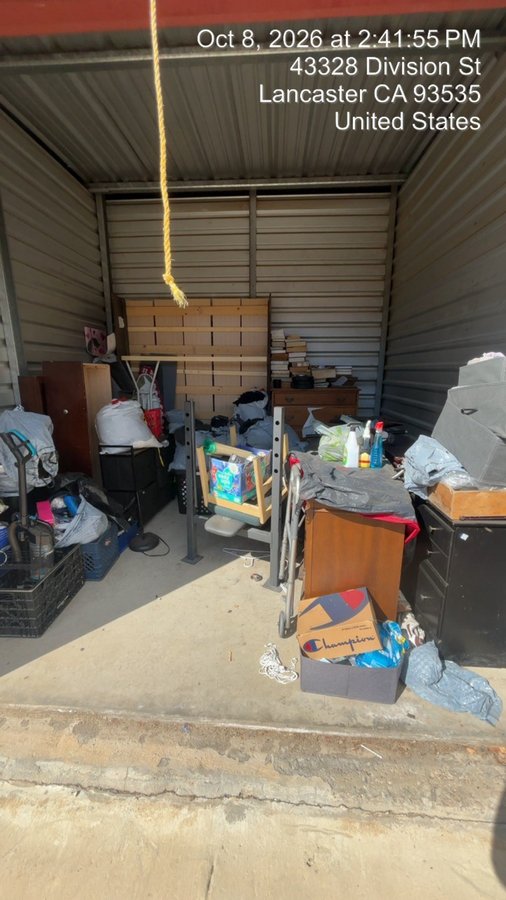 10 x 10 storage unit in Lancaster, CA