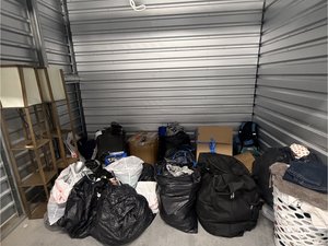 8 x 10 unit in Hillsboro