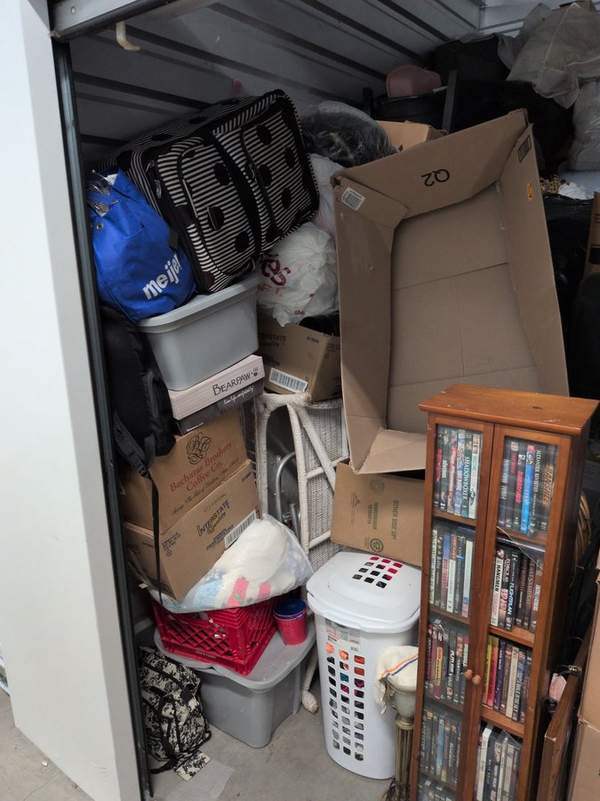 10 x 10 storage unit in Farmington Hills, MI