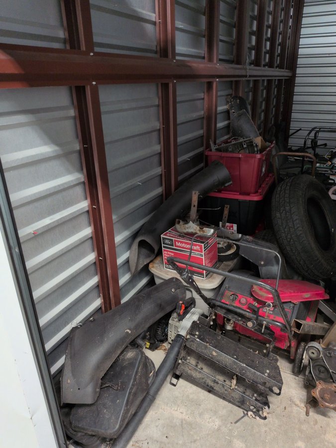 10 x 20 storage unit in Farmington Hills, MI