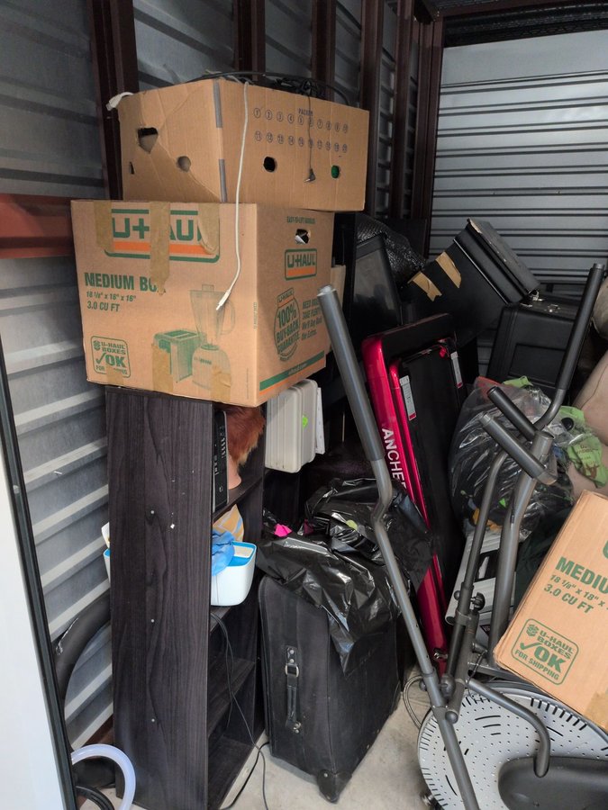 10 x 15 storage unit in Farmington Hills, MI