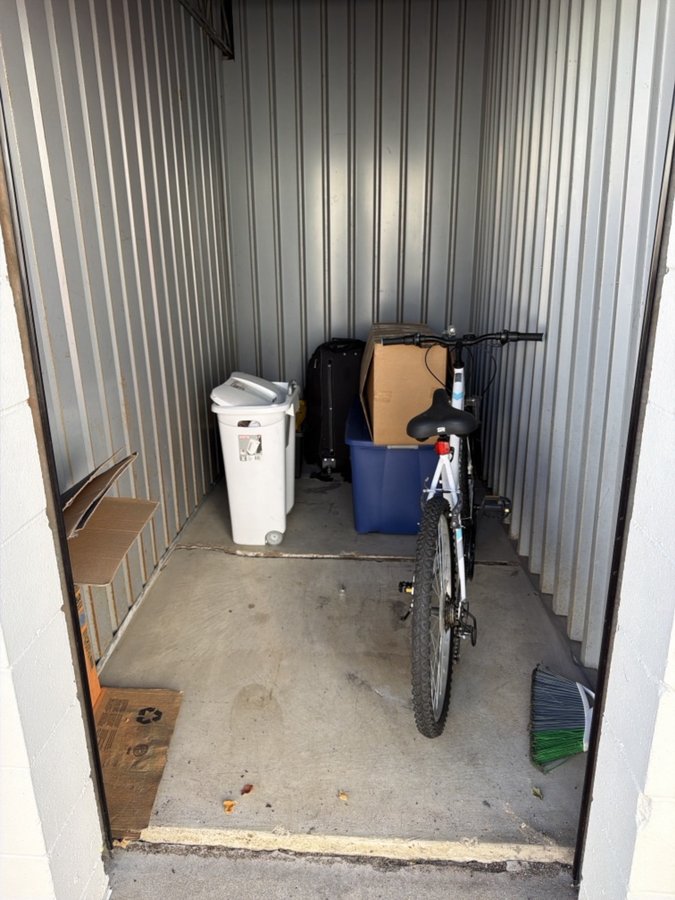 5 x 10 storage unit in Apple Valley, MN