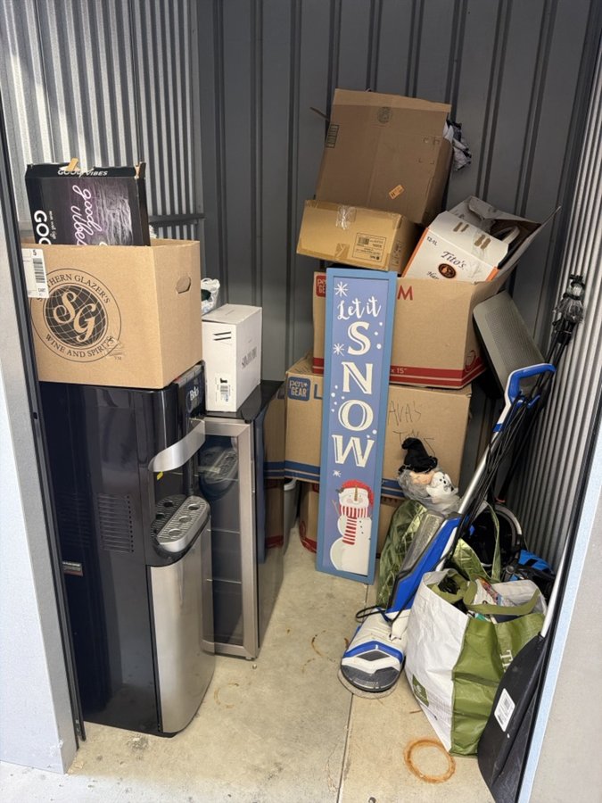 5 x 5 storage unit in Apple Valley, MN