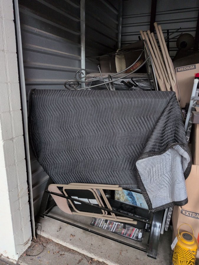 10 x 10 storage unit in Farmington Hills, MI