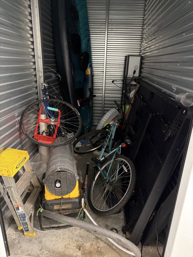 5 x 10 storage unit in Apple Valley, MN