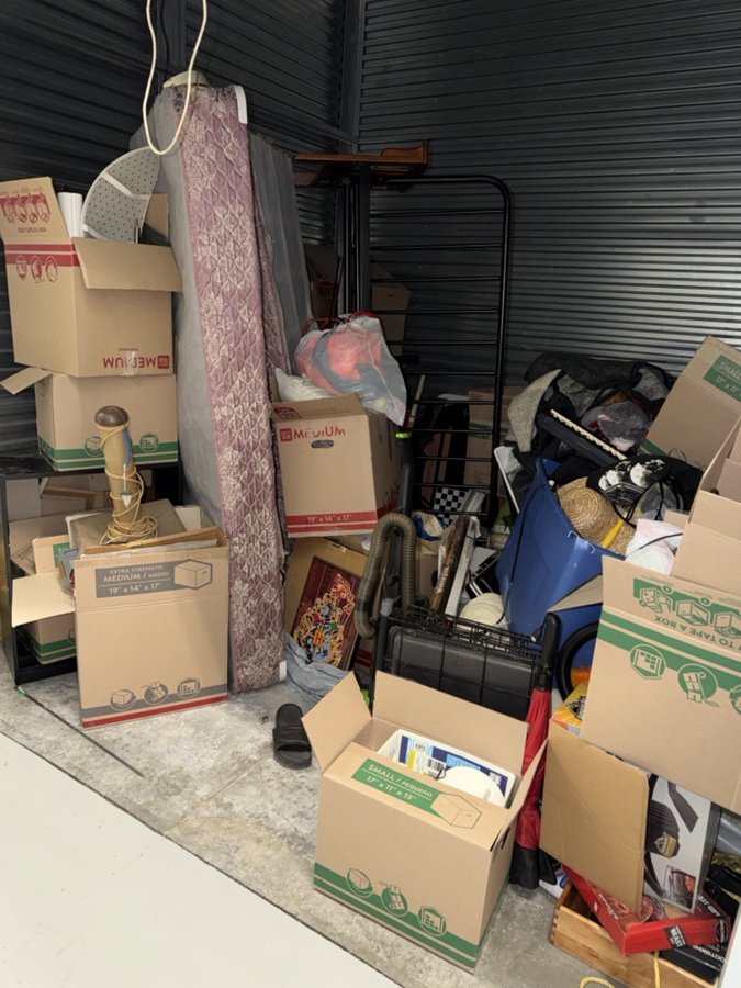 10 x 10 storage unit in Apple Valley, MN