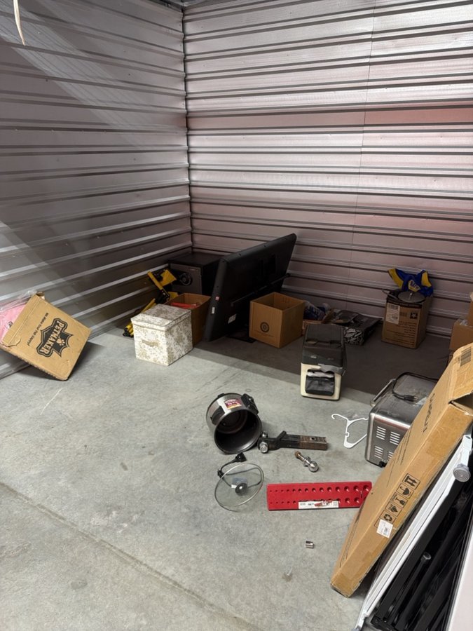 10 x 10 storage unit in Hilltop, MN