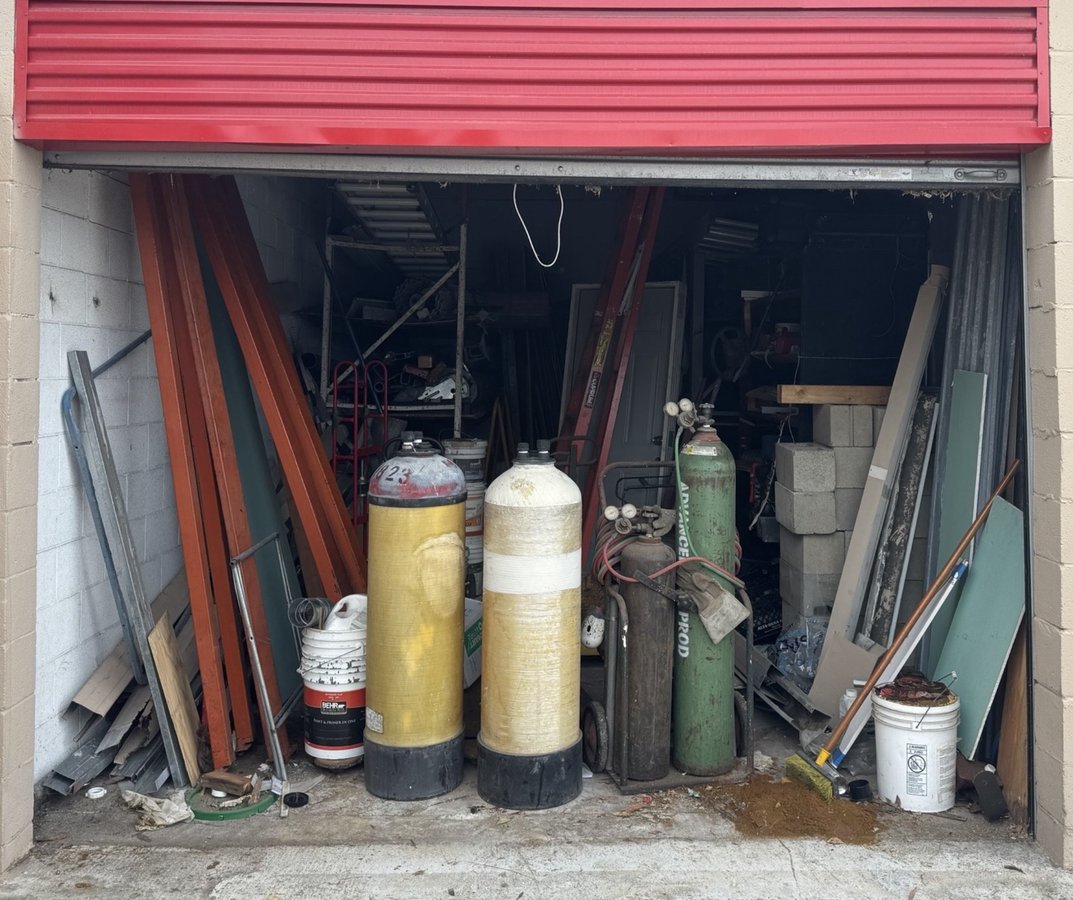 10 x 25 storage unit in Huntington Beach, CA