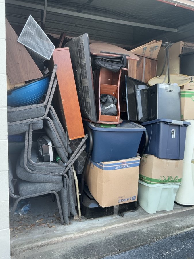 10 x 10 storage unit in Orlando, FL