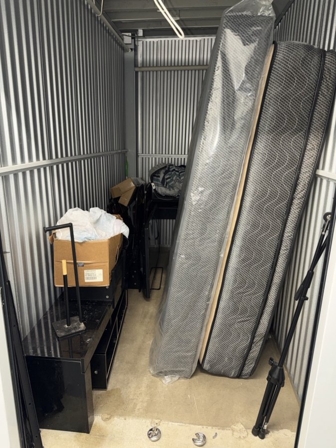 4 x 10 storage unit in Minneapolis, MN