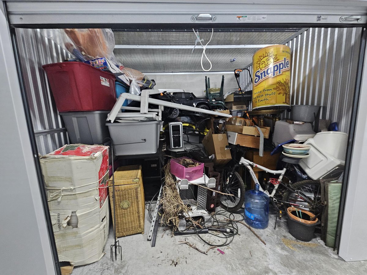 10 x 10 storage unit in Port St Lucie, FL