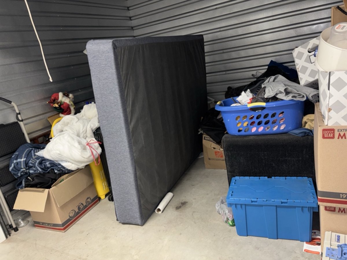 10 x 10 storage unit in Orlando, FL