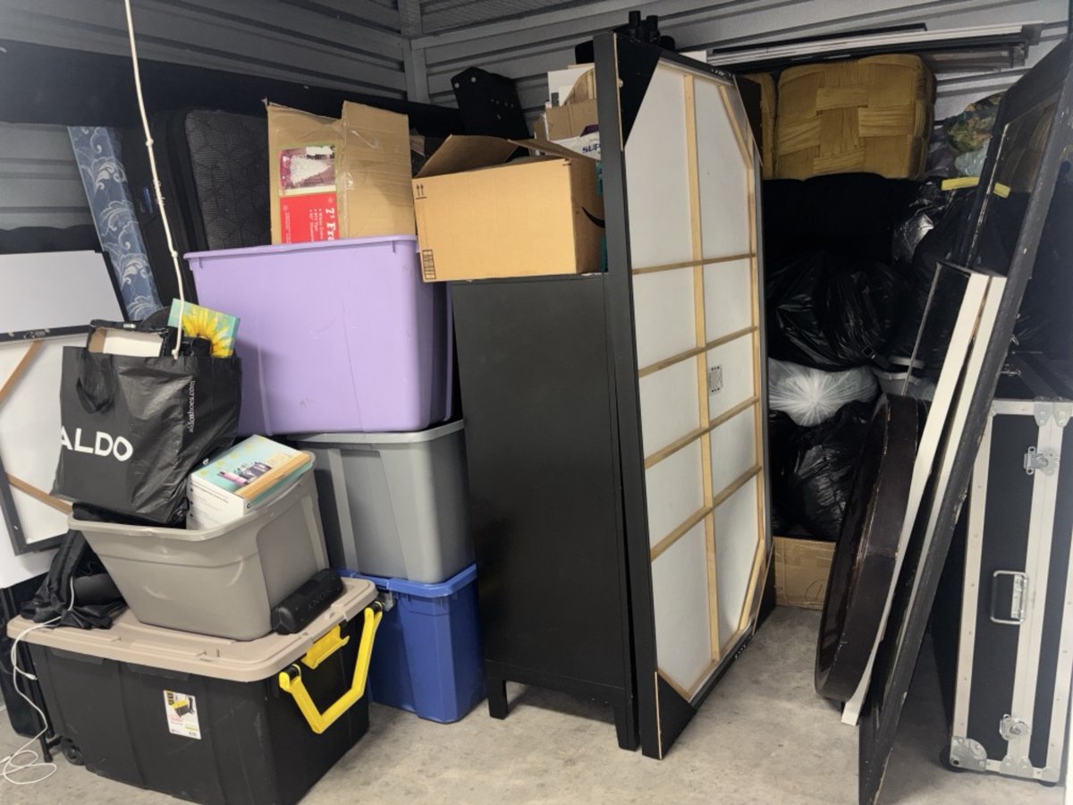 10 x 10 storage unit in Orlando, FL