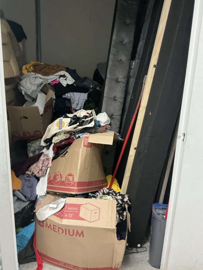 10 x 10 storage unit in Orlando, FL