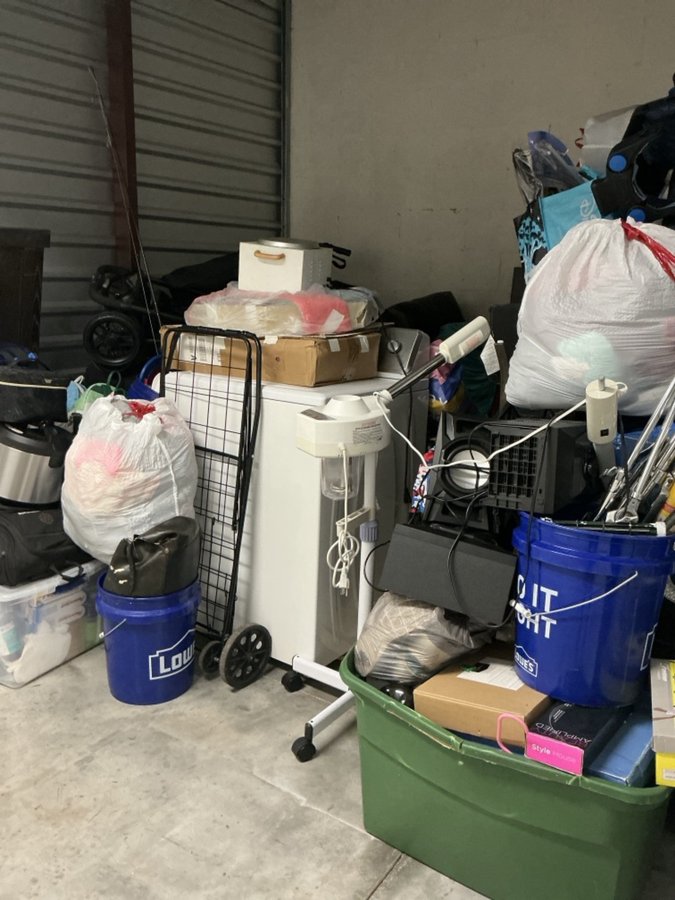10 x 10 storage unit in Orlando, FL