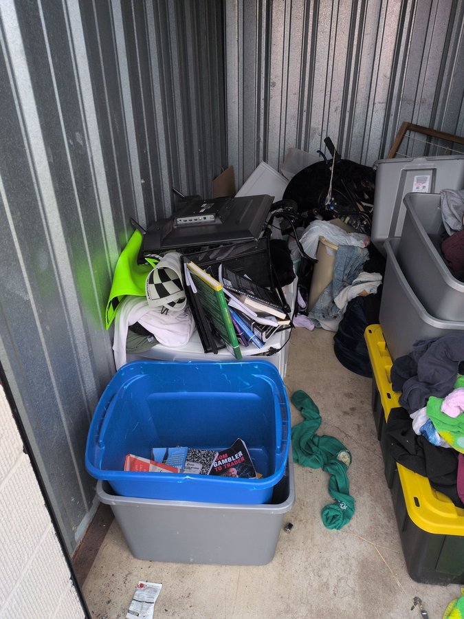 7 x 10 storage unit in Troy, MI
