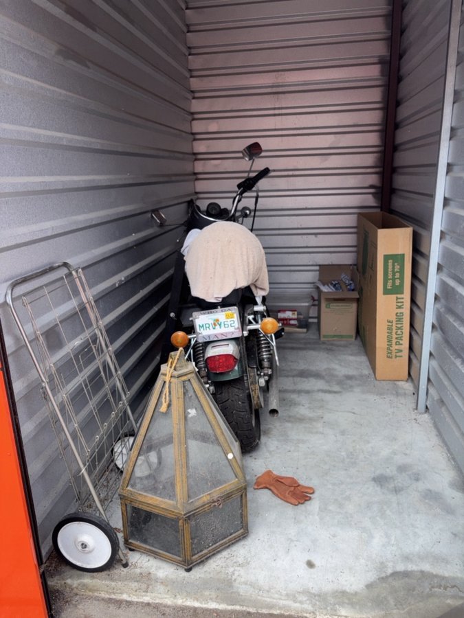 5 x 10 storage unit in Orlando, FL