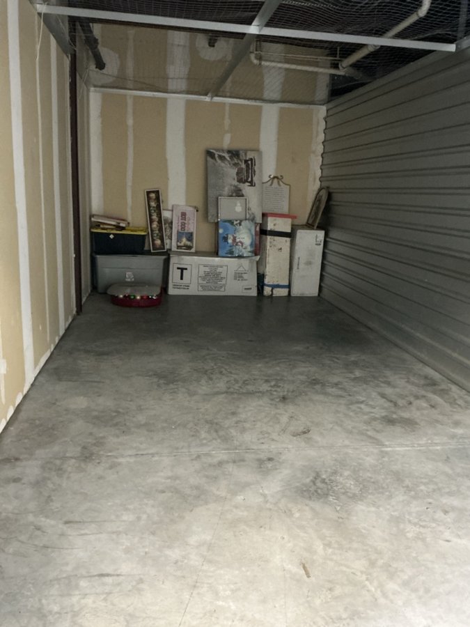 10 x 20 storage unit in Orlando, FL