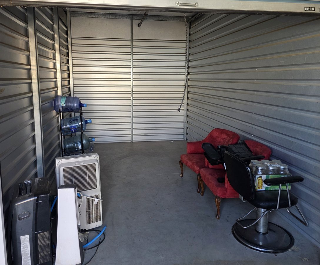 10 x 15 storage unit in Oxnard, CA